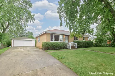 2322 Kemble Ave, North Chicago, IL 60064