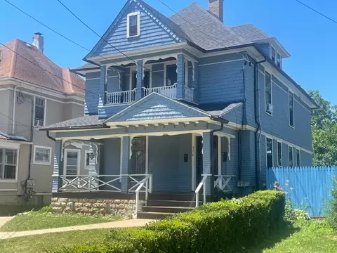 372 St Charles St, Elgin, IL 60120