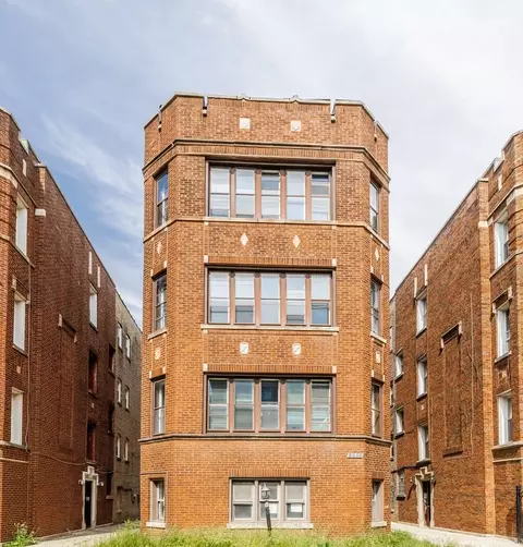 8010 S Phillips Ave, Chicago, IL 60617