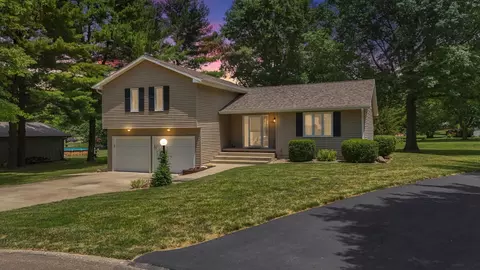 1204 Janet Dr, Mahomet, IL 61853
