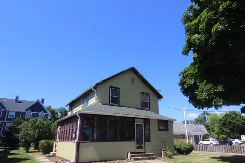 45 E Woodstock St, Crystal Lake, IL 60014
