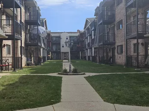 5345 N Delphia Ave #146, Chicago, IL 60656