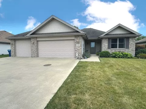 330 Centerpoint Dr N, Bourbonnais, IL 60914