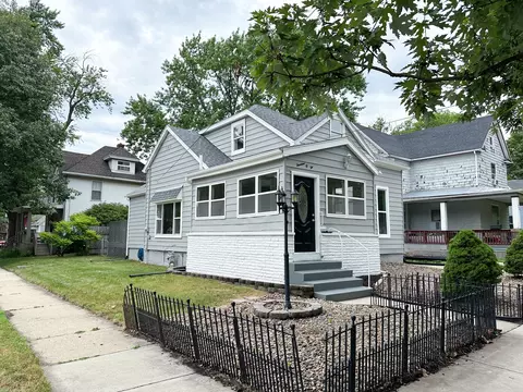 1402 N Lee St, Bloomington, IL 61701