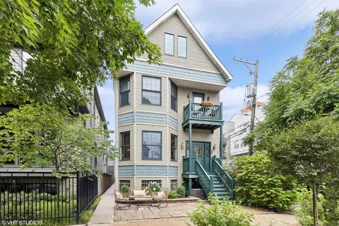 1943 W George St #1F, Chicago, IL 60657