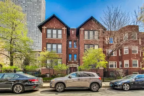 727 W Bittersweet Pl #3W, Chicago, IL 60613