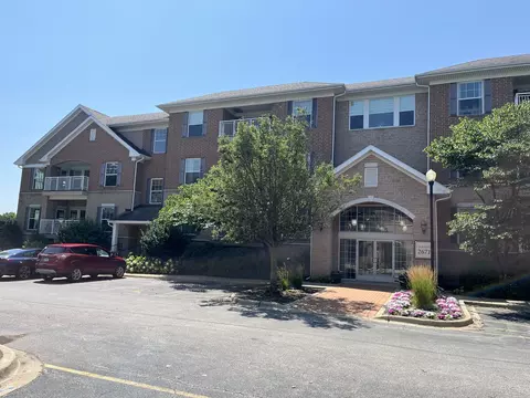 2671 Stone Cir #202, Geneva, IL 60134