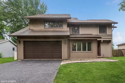 30 W735 Whispering Winds Dr, Naperville, IL 60563