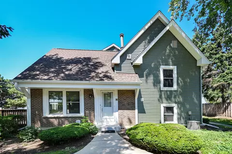 2724 Weeping Willow Dr #3-A, Lisle, IL 60532