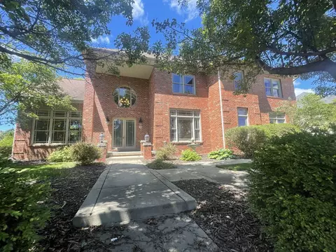 8 Lavender Ln, Bloomington, IL 61704