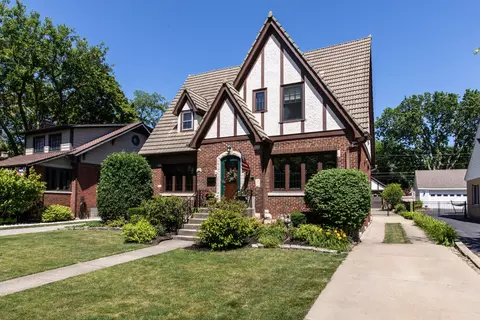 805 Courtland Ave, Park Ridge, IL 60068