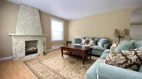 Living - 116 E Natoma Ave, Addison, IL 60101 photo 1 of 3