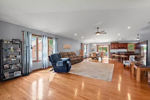 38 Billy Casper Ln, Midlothian, IL 60445 photo 4