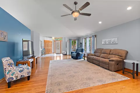38 Billy Casper Ln, Midlothian, IL 60445 photo 6