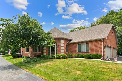 38 Billy Casper Ln, Midlothian, IL 60445
