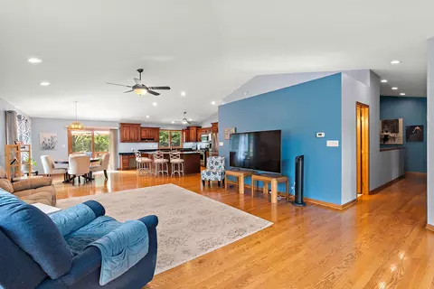 38 Billy Casper Ln, Midlothian, IL 60445 photo 5