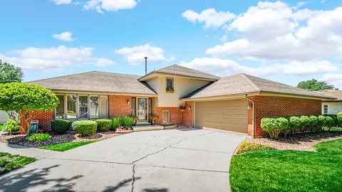8113 Bayhill Ct, Orland Park, IL 60462