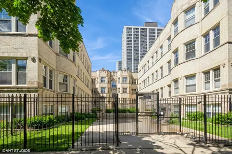 818 W Sunnyside Ave #2B, Chicago, IL 60640