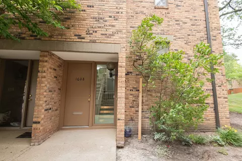 1608 Sycamore Pl, Schaumburg, IL 60173