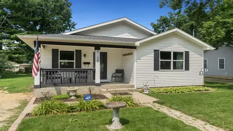 408 S 8th St, Oregon, IL 61061