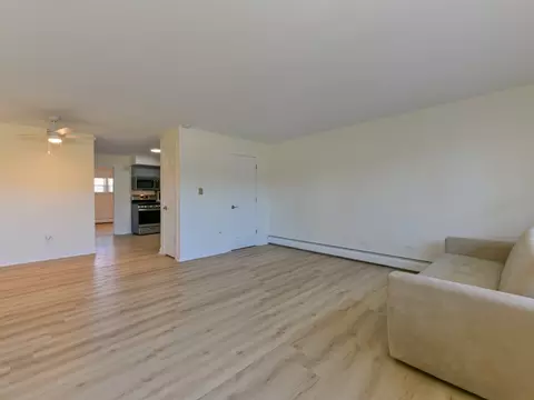 1113 Holiday Ln #8, Des Plaines, IL 60016 photo 9