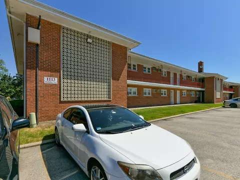 1113 Holiday Ln #8, Des Plaines, IL 60016 photo 2