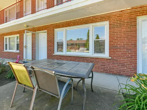 1113 Holiday Ln #8, Des Plaines, IL 60016 photo 3