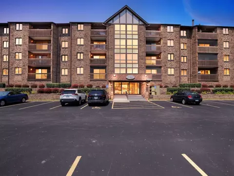 10420 Circle Dr #26B, Oak Lawn, IL 60453