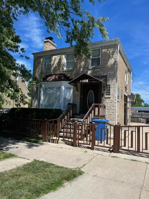 6608 W Roscoe St, Chicago, IL 60634