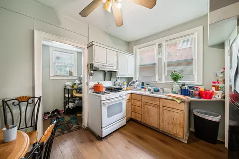 512 S State St, Elgin, IL 60123 photo 5