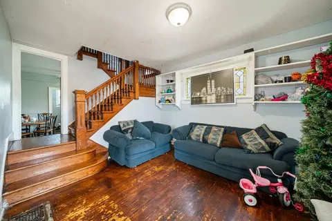 512 S State St, Elgin, IL 60123 photo 3