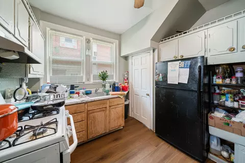 512 S State St, Elgin, IL 60123 photo 6