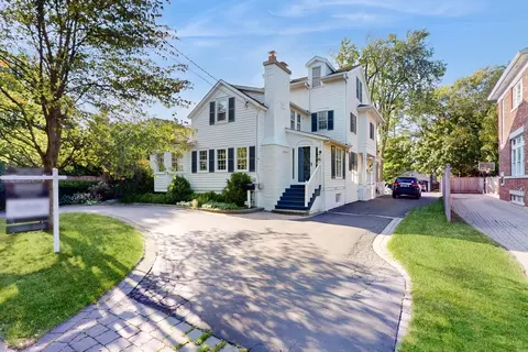 687 Hill Rd, Winnetka, IL 60093 photo 2
