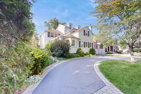687 Hill Rd, Winnetka, IL 60093