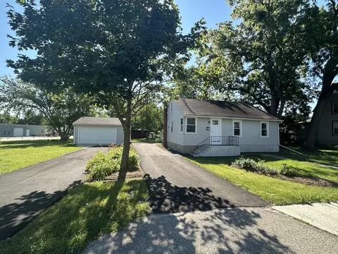 204 Rhodes Ave, Big Rock, IL 60511