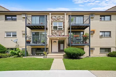 5113 N East River Rd #1J, Chicago, IL 60656