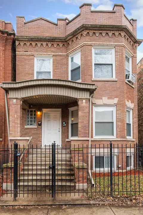 6145 S Eberhart Ave, Chicago, IL 60637