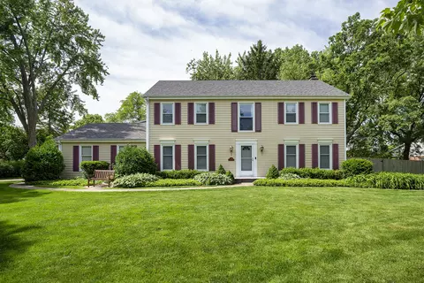 530 Charlemagne Dr, Northbrook, IL 60062
