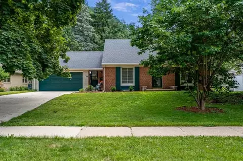 809 Greenmeadow Ave, Rockford, IL 61107