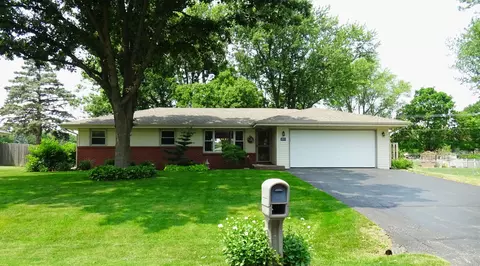 2811 Woodside Dr, Rockford, IL 61109