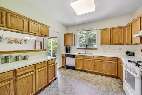 2104 Edinburgh Ln, Aurora, IL 60504 photo 11