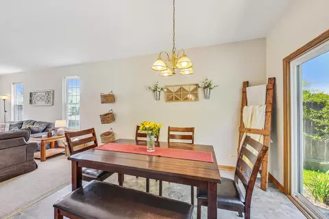 2104 Edinburgh Ln, Aurora, IL 60504 photo 8