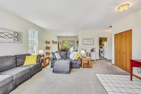 2104 Edinburgh Ln, Aurora, IL 60504 photo 5