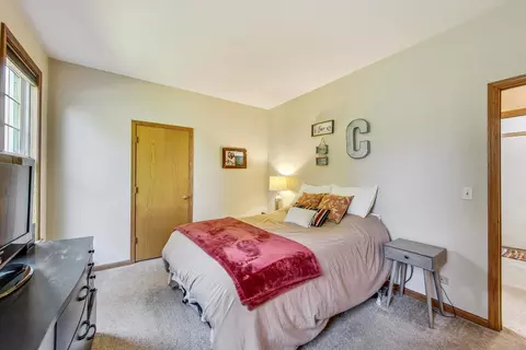 2104 Edinburgh Ln, Aurora, IL 60504 photo 13