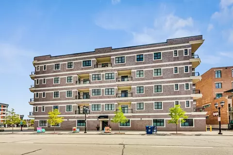 105 S Cottage Hill Ave #405, Elmhurst, IL 60126