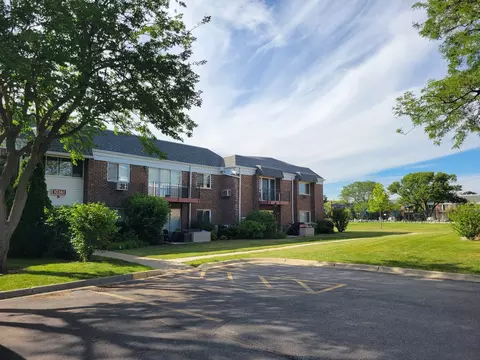 10361 Dearlove Rd #1J, Glenview, IL 60025