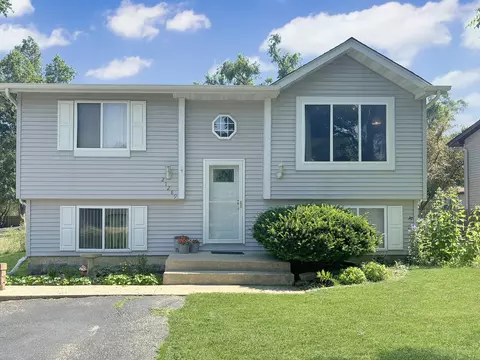 21289 W Danny Ln, Lake Villa, IL 60046