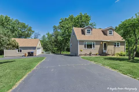2502 Michael St, Wonder Lake, IL 60097