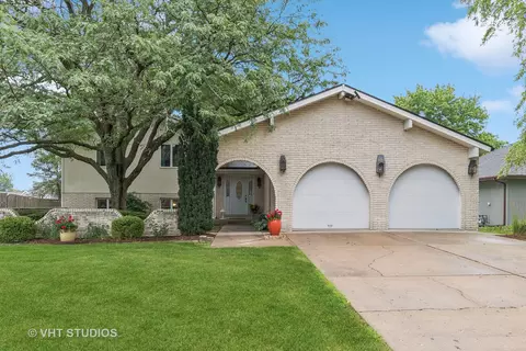 500 S Brookshore Dr, Shorewood, IL 60404