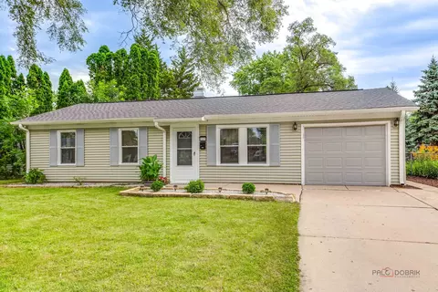709 Lincolnwood Dr, Streamwood, IL 60107